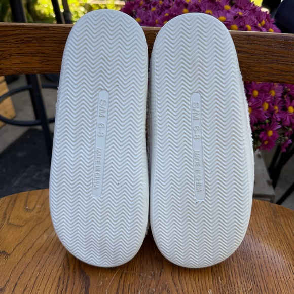 Halloween Pumpkin Slides Women’s Size SM 6-8 EUC Cute Fall Slippers White - Picture 8 of 9